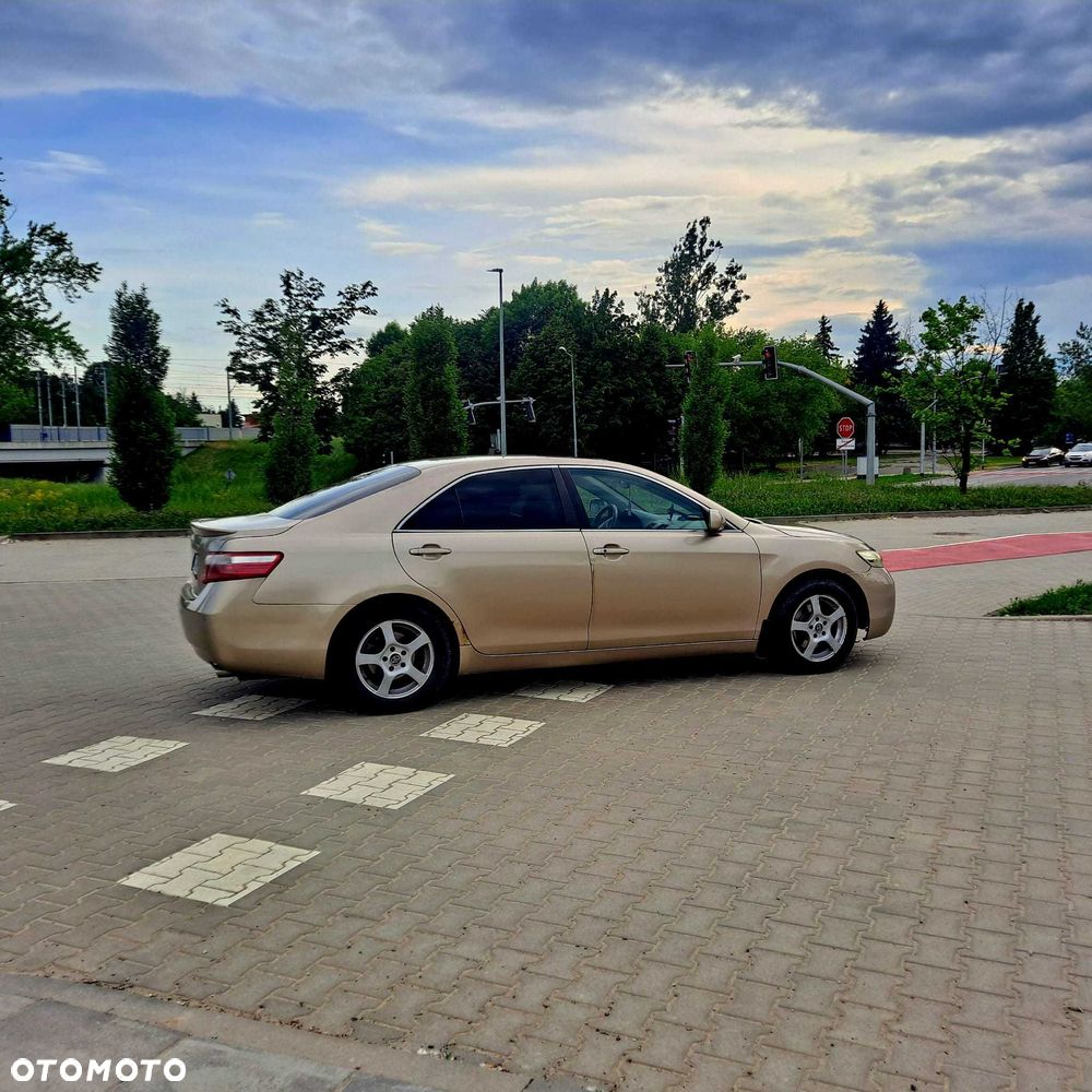Toyota Camry - 2