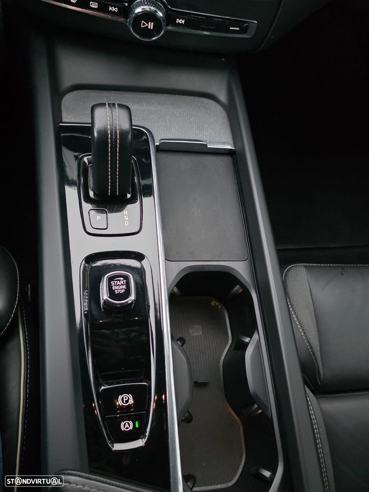 Volvo XC 60 2.0 T6 PHEV R-Design AWD - 15