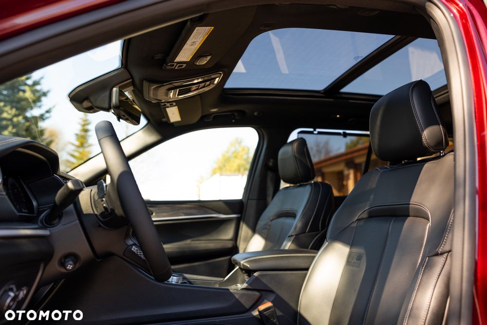 Jeep Grand Cherokee - 26