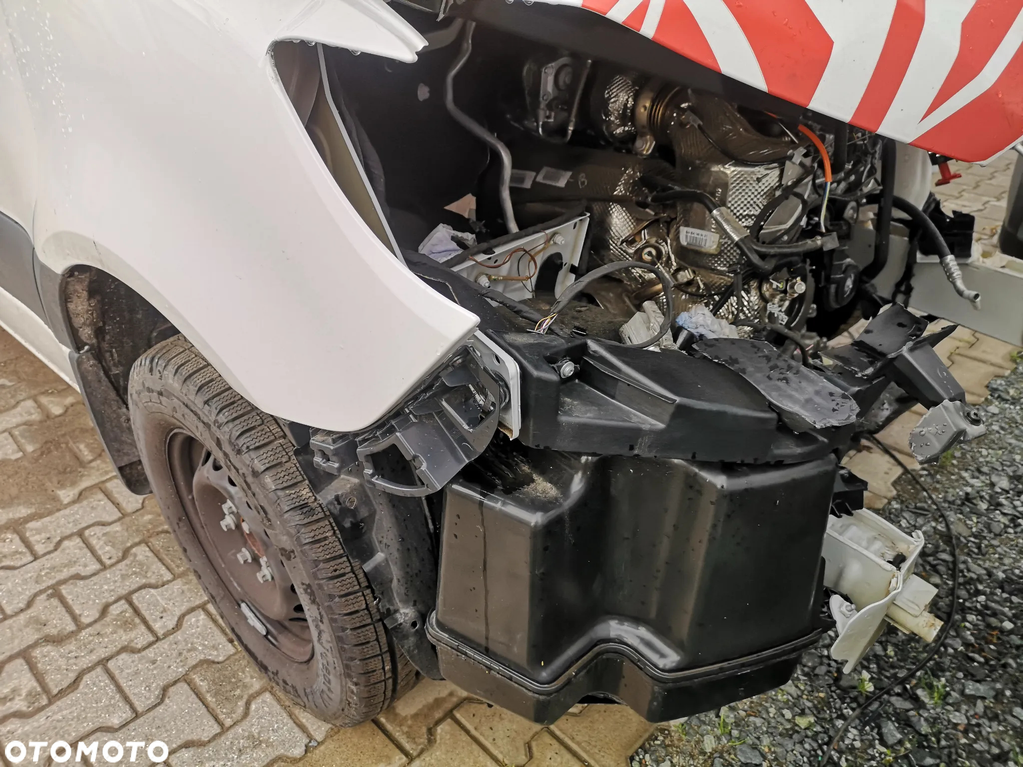 Mercedes-Benz Sprinter - 14