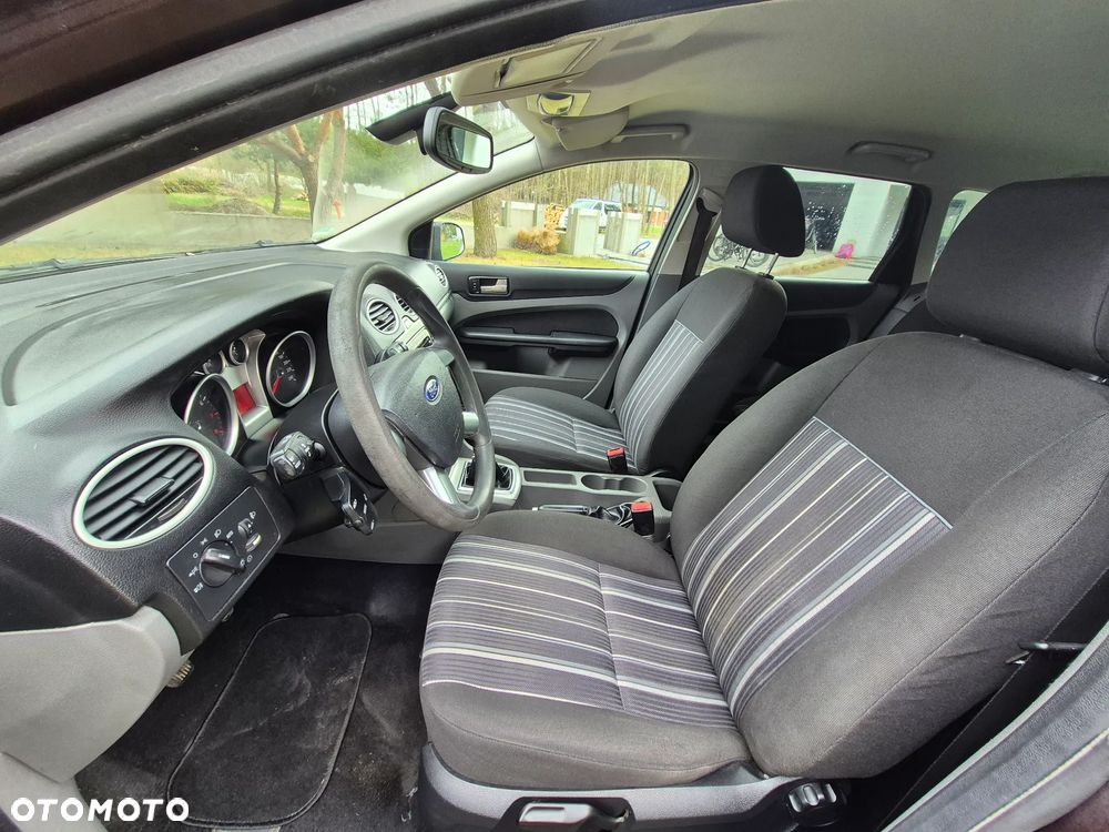 Ford Focus 1.6 16V Ambiente - 9