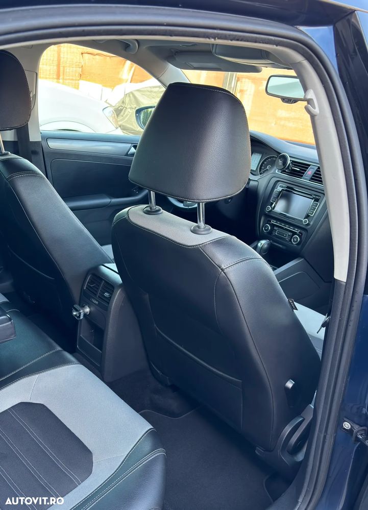 Volkswagen Jetta 2.0 TDI DSG Highline - 6