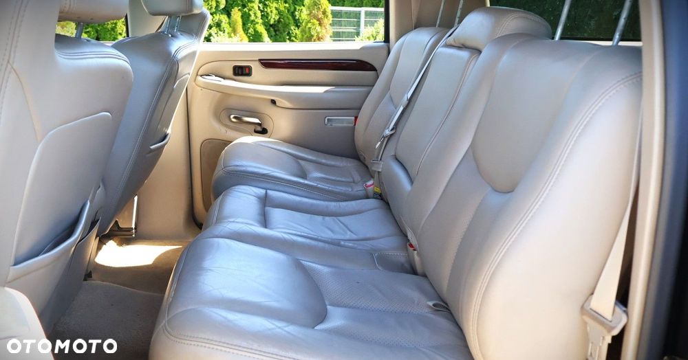 Cadillac Escalade - 16