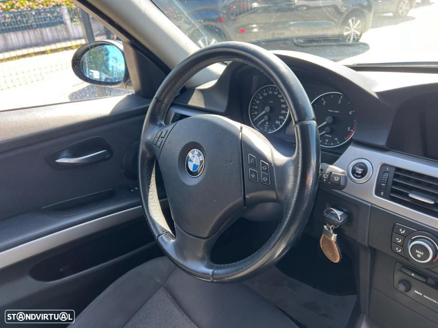 BMW 320 d Touring - 10