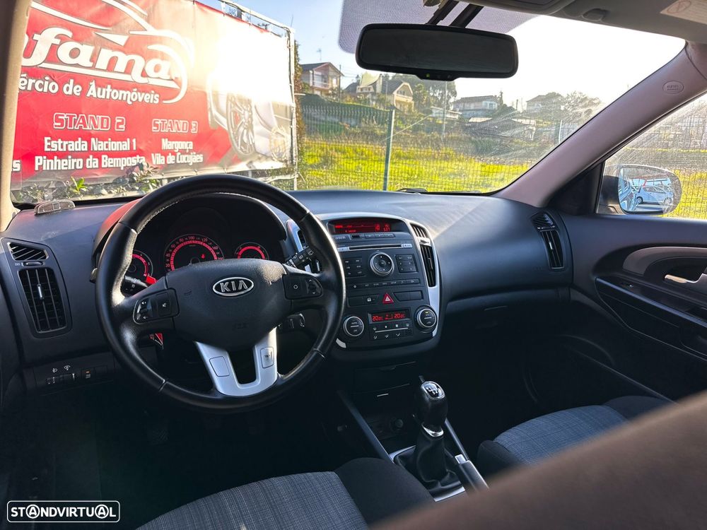 Kia Ceed SW 1.6 CRDi EX ISG - 12