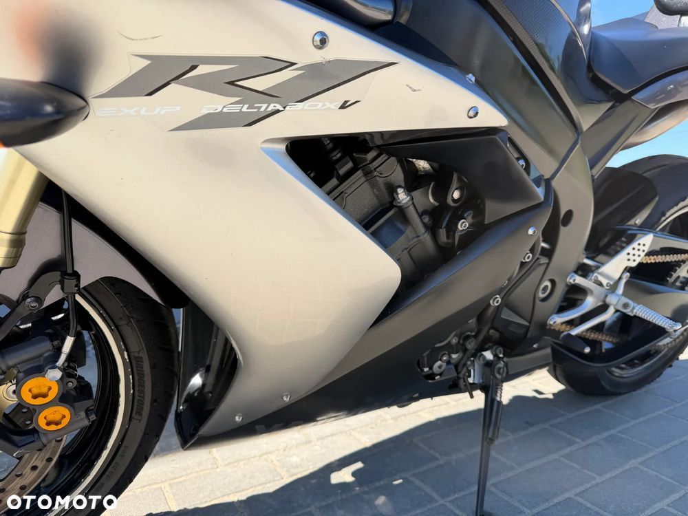 Yamaha R1 - 36