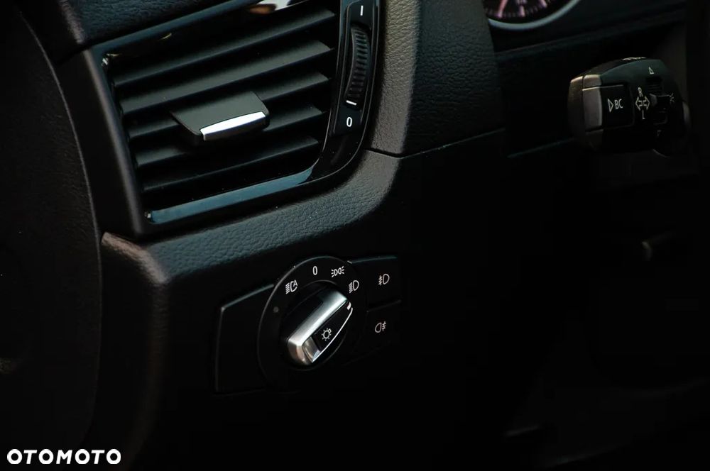 BMW X1 sDrive18d - 28