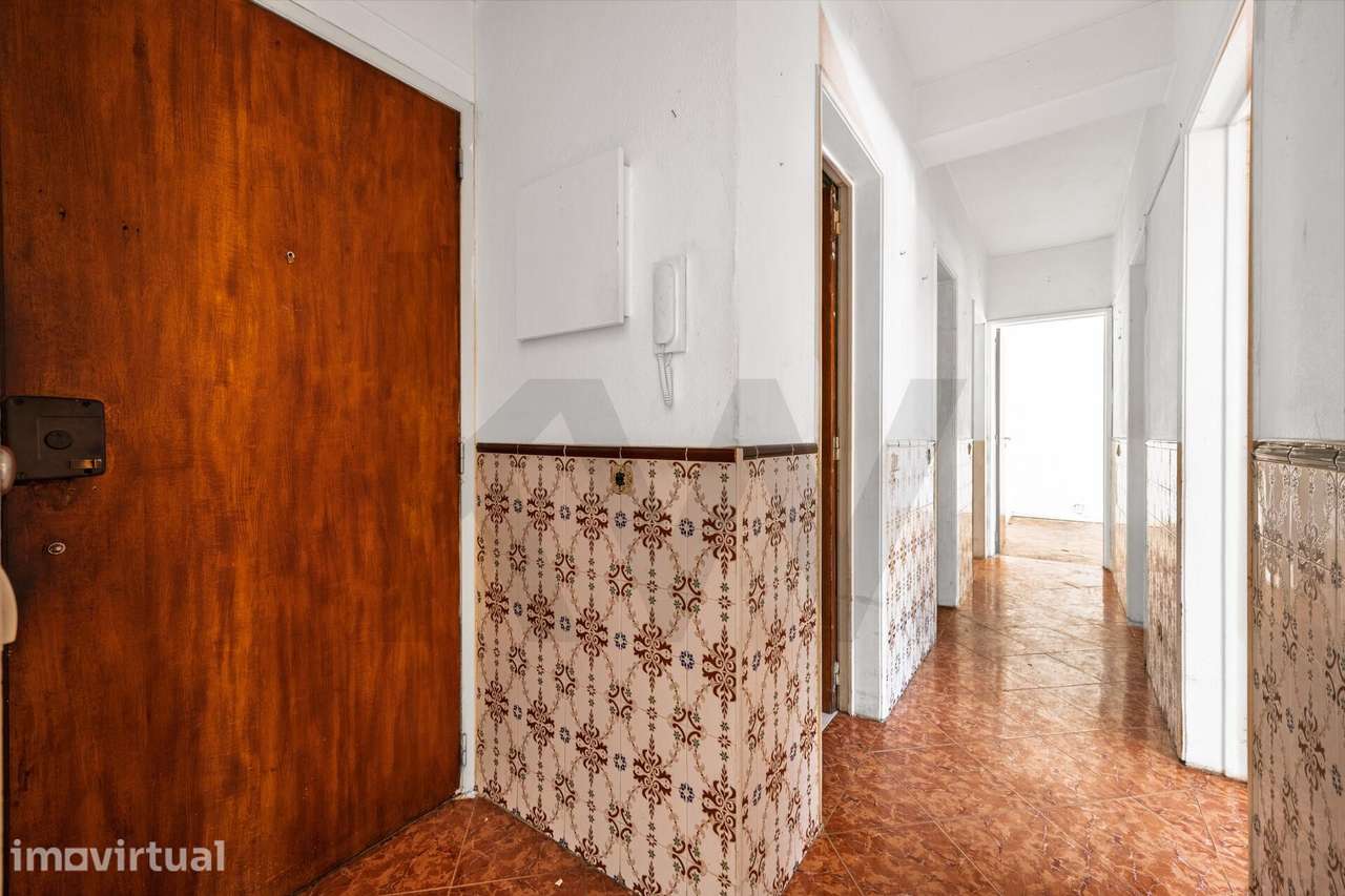 T2 EM MIRATEJO | CORROIOS | 1.º ANDAR | POTENCIAL PARA REMODELAÇÃO TOT - Grande imagem: 4/24