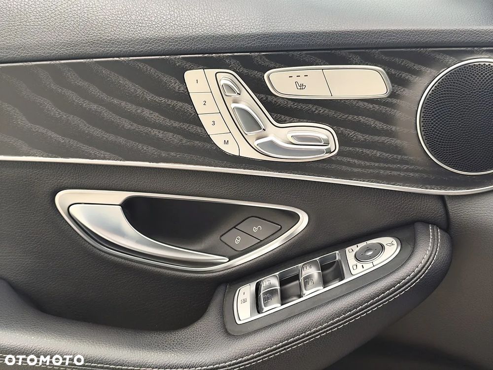 Mercedes-Benz Klasa C 300 9G-TRONIC AMG Line - 13