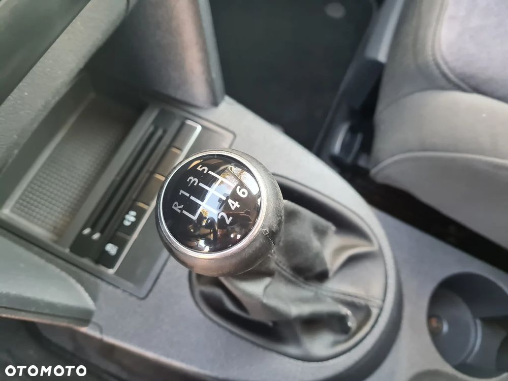 Volkswagen Touran - 8