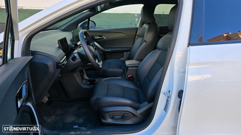 MG MG4 64 kWh Luxury - 42