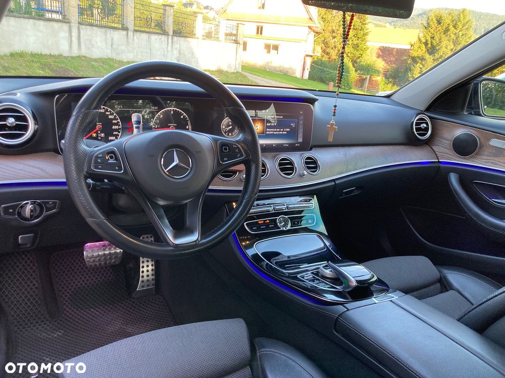 Mercedes-Benz Klasa E 220 d 9G-TRONIC - 24