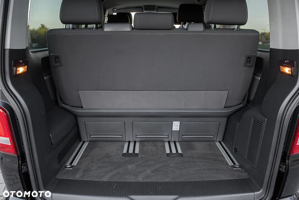 Volkswagen Multivan - 24