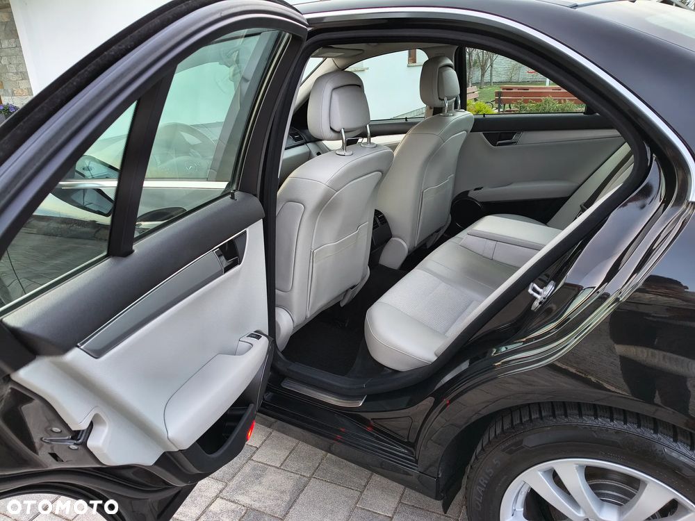 Mercedes-Benz Klasa C 180 Kompressor BlueEFFICIENCY Avantgarde - 12