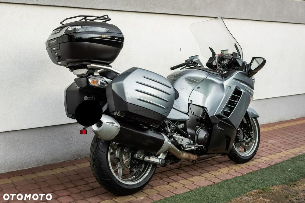 Kawasaki GTR - 4