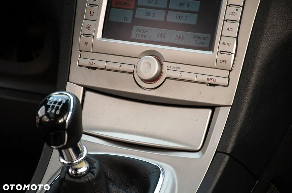 Ford Galaxy 2.0 TDCi Ghia - 25