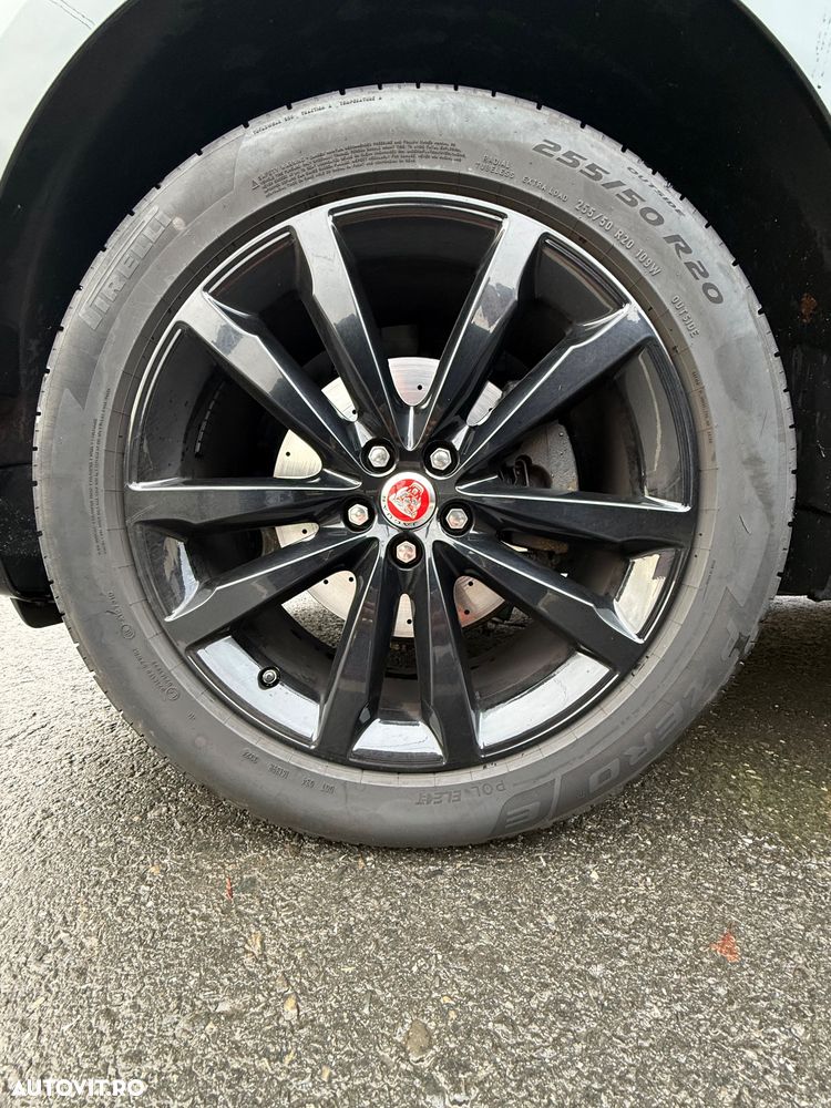 Jaguar F-Pace 20d AWD R-Sport - 18
