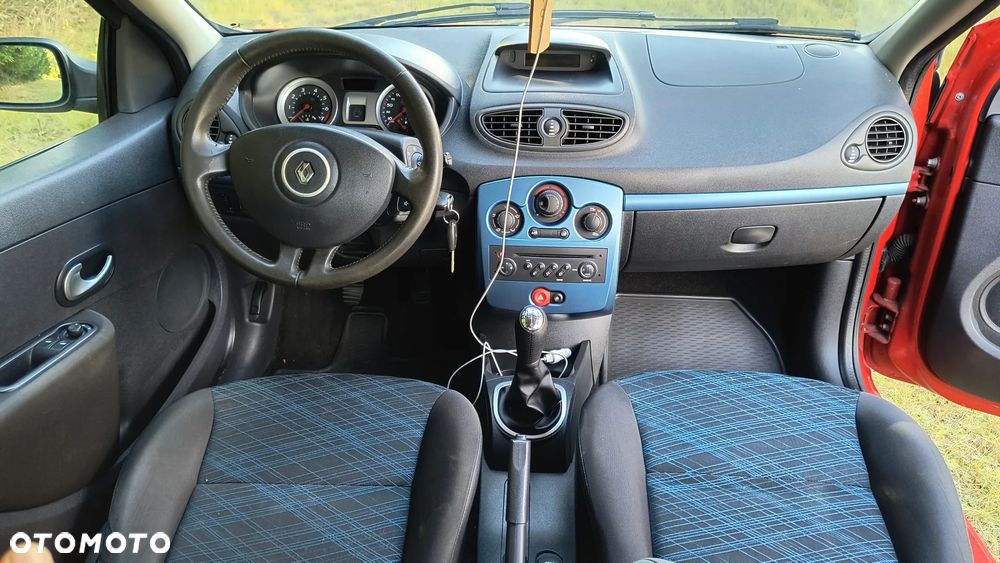 Renault Clio 1.2 16V Authentique - 11