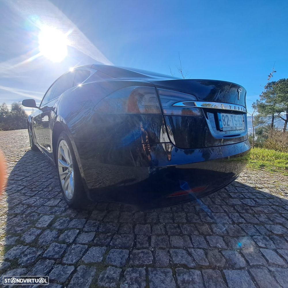 Tesla Model S - 15