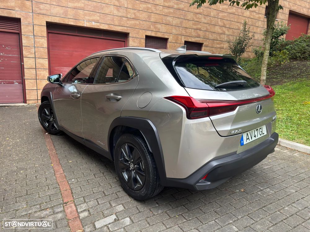 Lexus UX 250h Business - 8