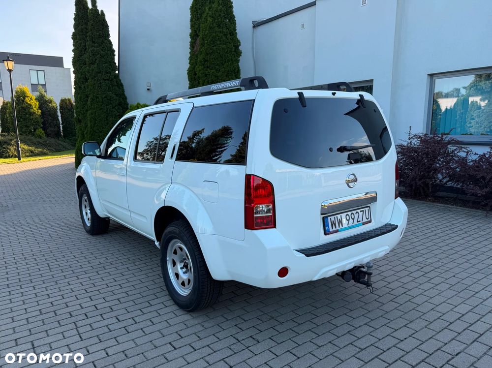 Nissan Pathfinder 2.5 D SE - 5