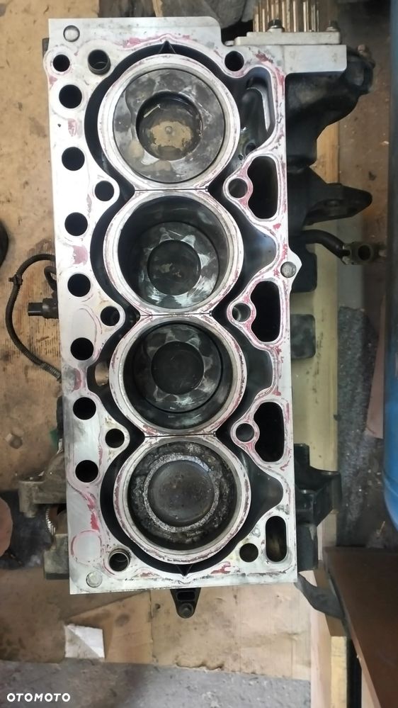 dol silnika volvo d4 204T14 - 4