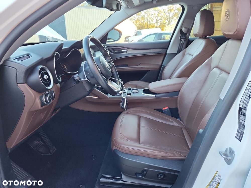 Alfa Romeo Stelvio 2.0 Turbo 16V AT8-Q4 Ti - 7