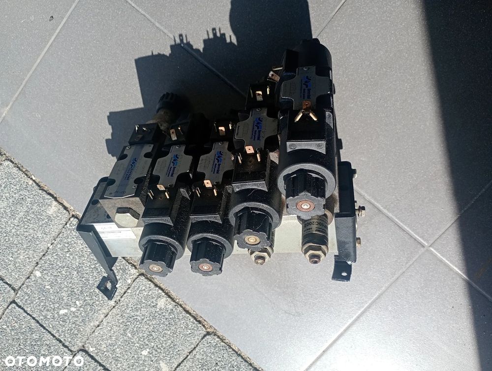 Blok rozdzielacza Rozdzielacz suwakowy BREVINI ADB3E030CLRS2 Zawór kierunkowy - 4