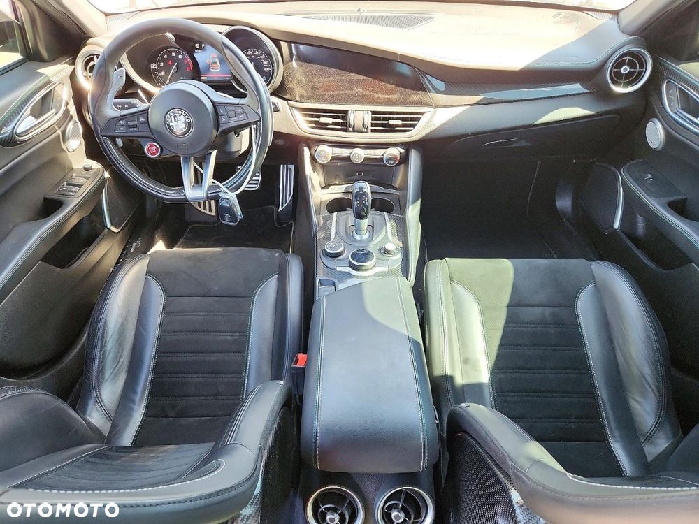 Alfa Romeo Giulia 2.9 V6 Bi-Turbo AT8 Quadrifoglio - 8