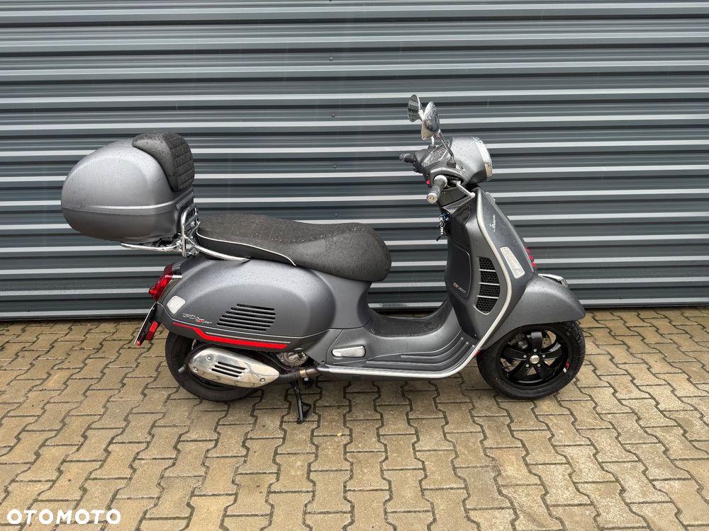 Piaggio Vespa - 2