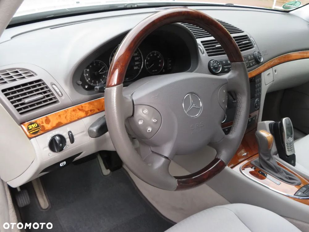 Mercedes-Benz Klasa E 320 Elegance - 24