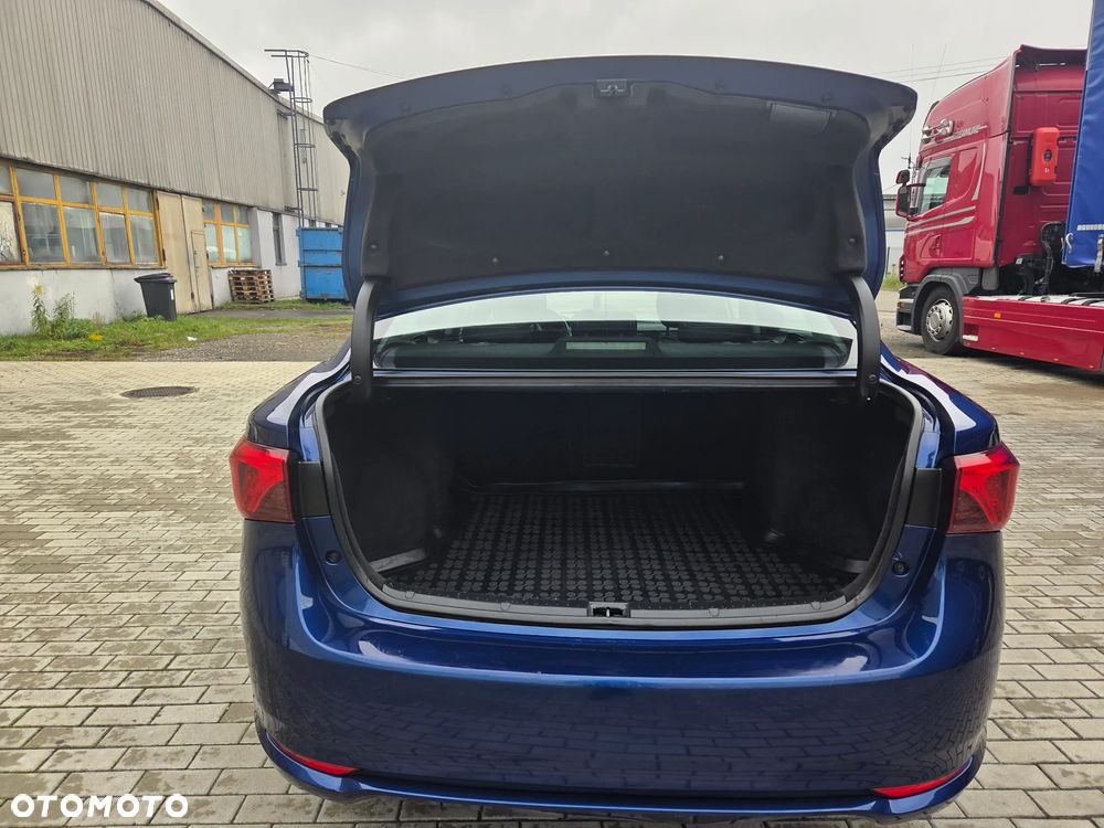 Toyota Avensis 1.6 D-4D Premium - 9