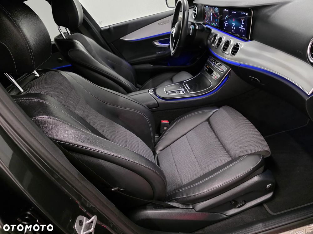 Mercedes-Benz Klasa E 300 de 4-Matic Exclusive - 19