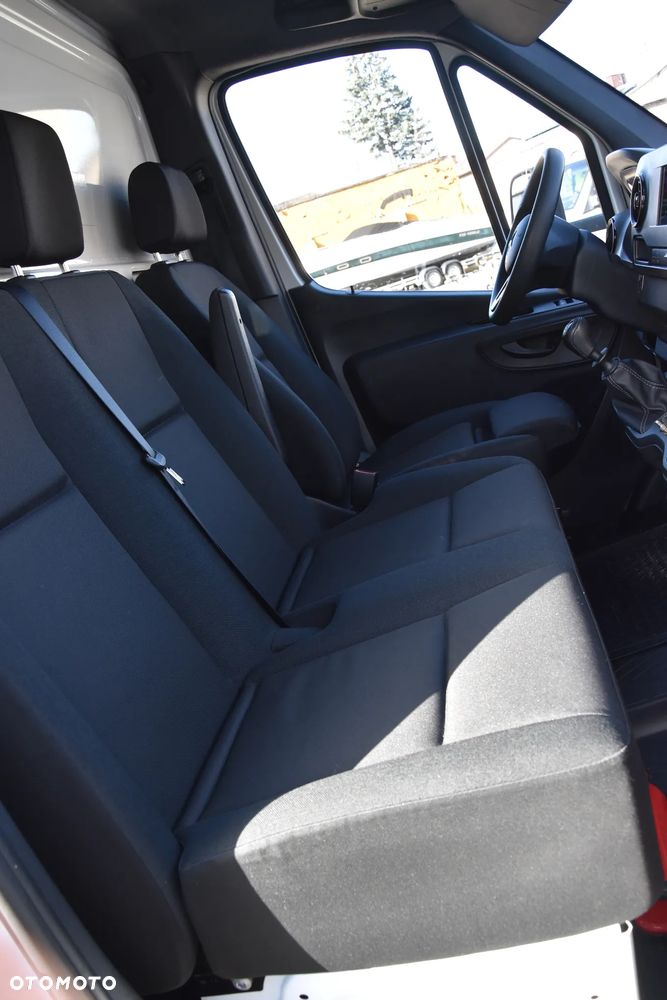 Mercedes-Benz Sprinter - 21