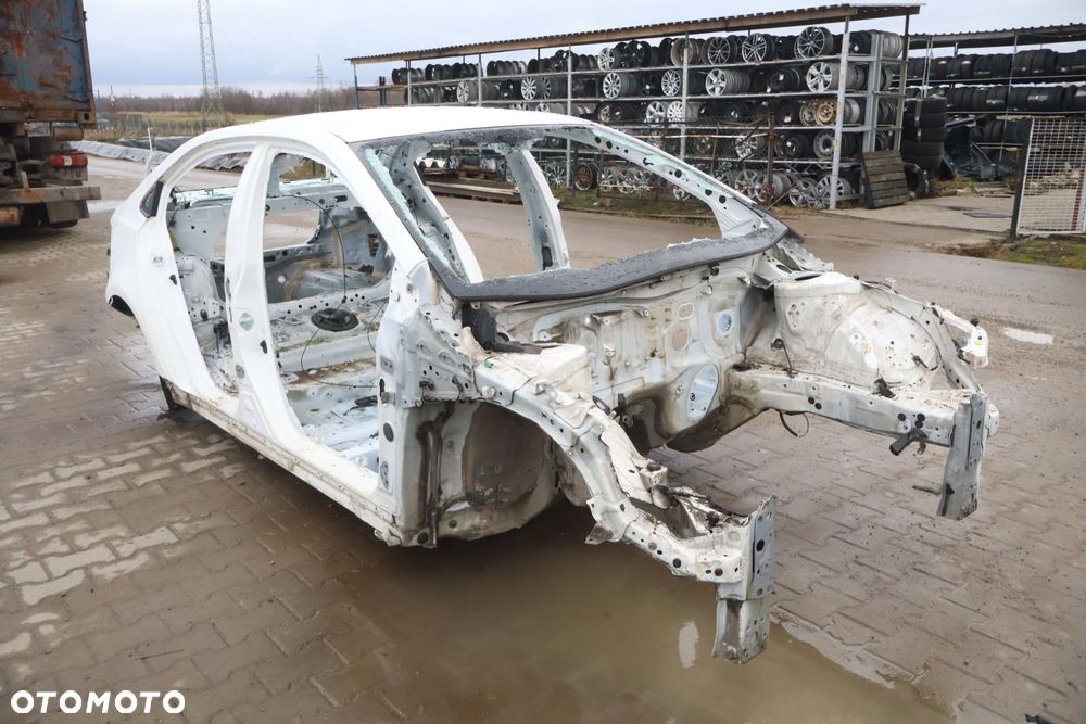 ĆWIARTKA PRAWY PRZÓD PODŁUŻNICA TOYOTA COROLLA E21 040 - 4