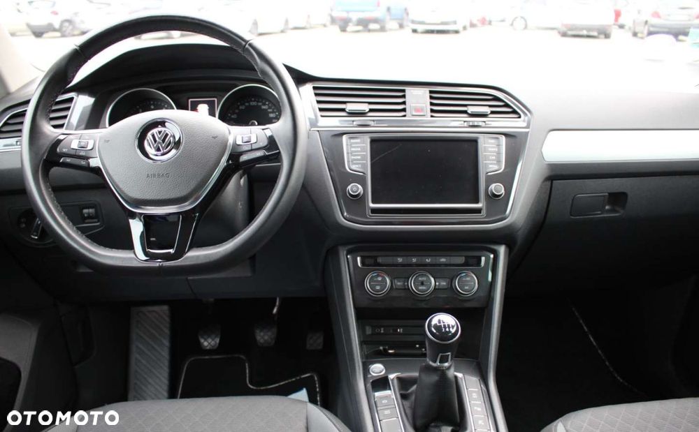 Volkswagen Tiguan - 12