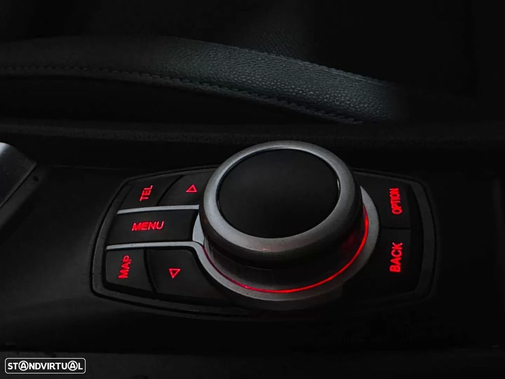 BMW 118 d Pack M - 19