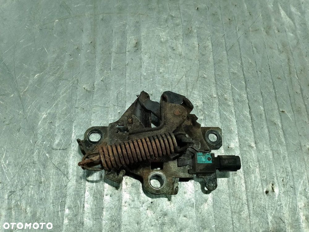 ZAMEK MASKI  TOYOTA RAV4 III ( 06-10 ) - 1