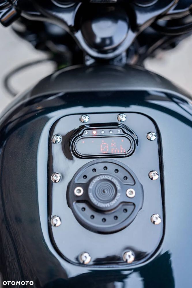 Harley-Davidson Softail Breakout - 29