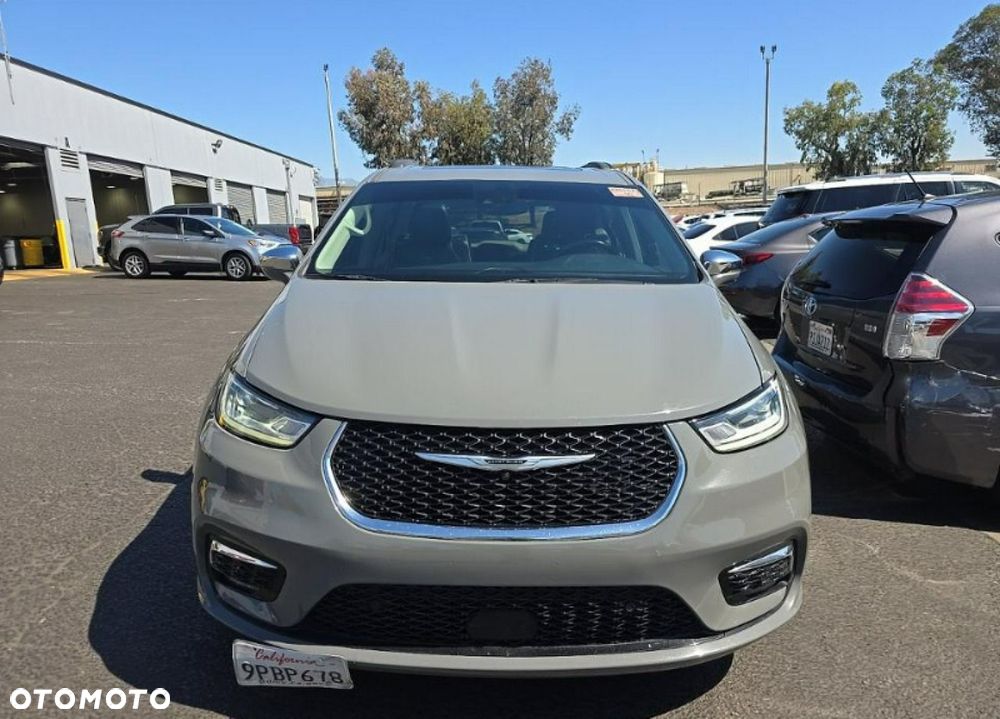 Chrysler Pacifica - 2
