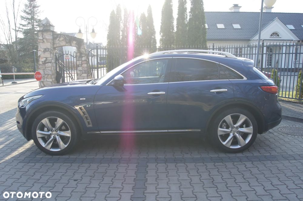 Infiniti QX70 - 7