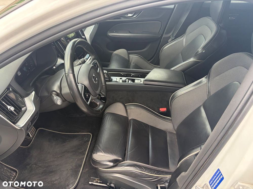 Volvo S60 B4 B R-Design - 16