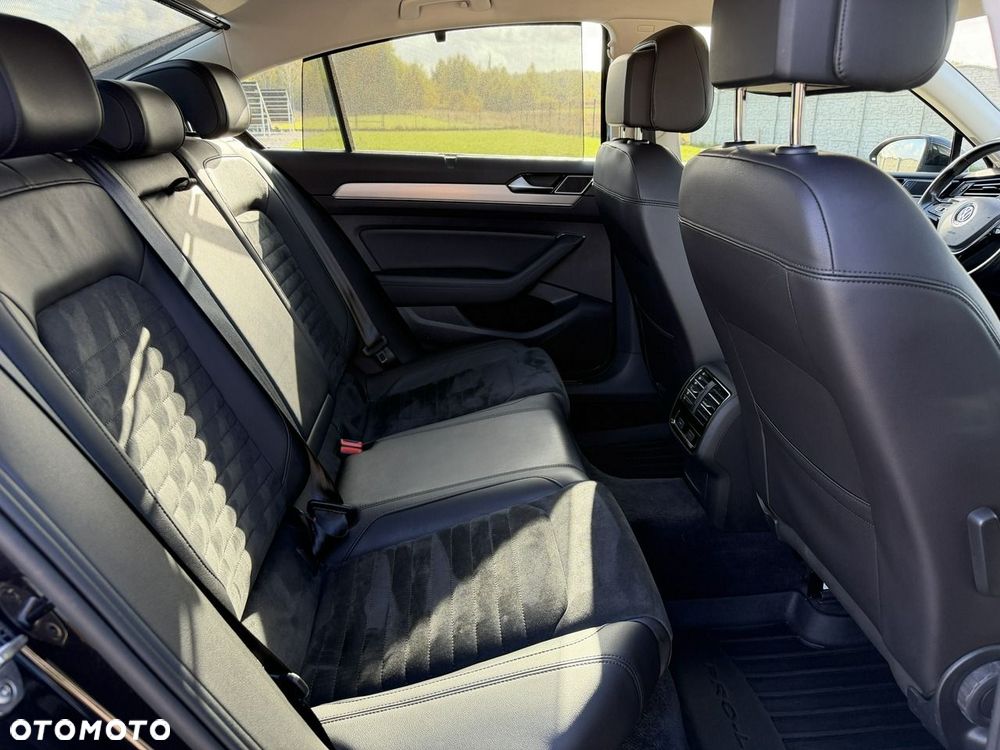 Volkswagen Passat - 12