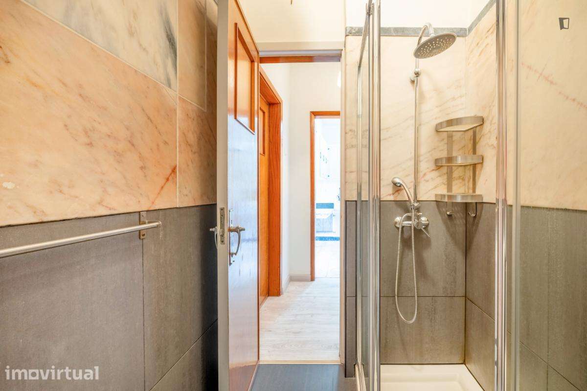 Quarto - localizado em Saldanha Lisbon - Grande imagem: 3/19