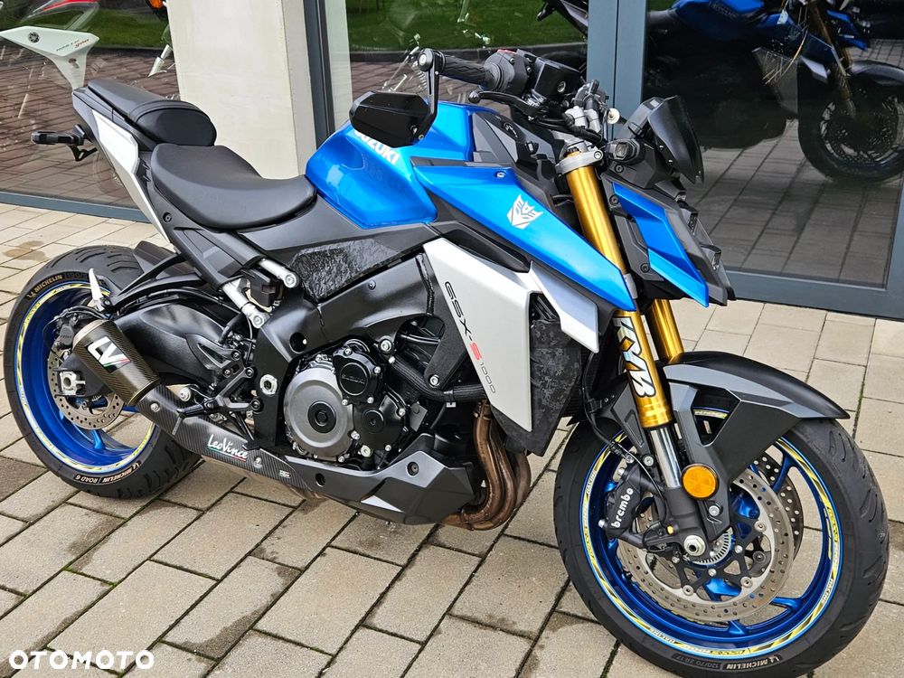 Suzuki GSX - 16