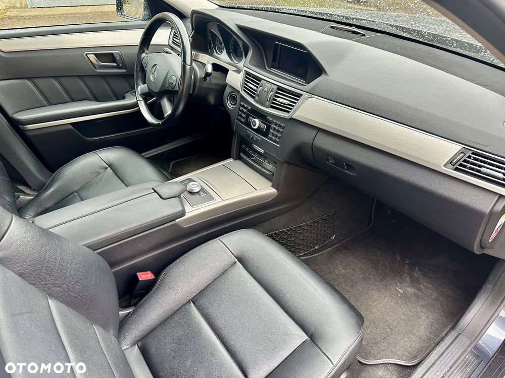 Mercedes-Benz Klasa E 300 CDI DPF BlueEFFICIENCY 7G-TRONIC Avantgarde - 18