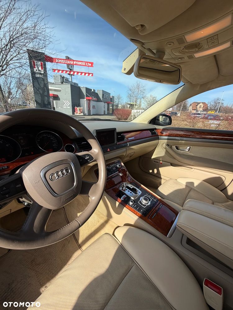 Audi A8 4.2 Quattro - 8