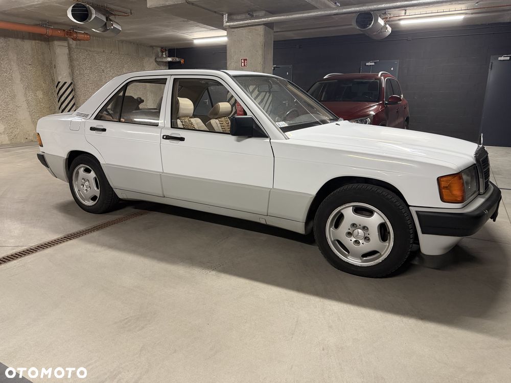 Mercedes-Benz W201 (190) - 6