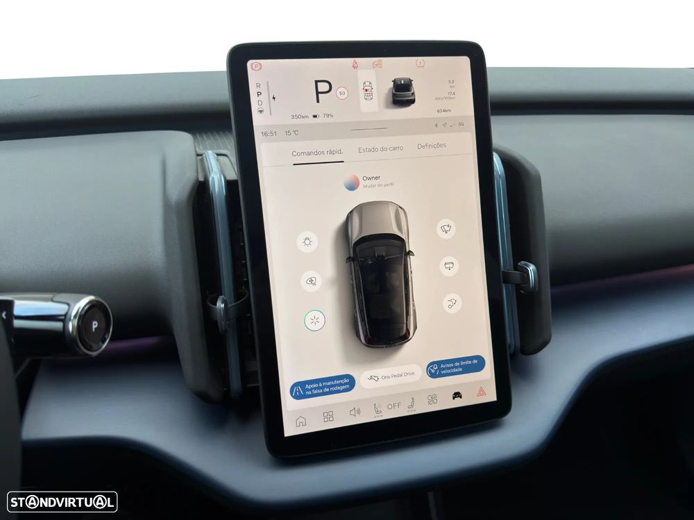 Volvo EX30 Single Motor Extended Range RWD Ultra - 21