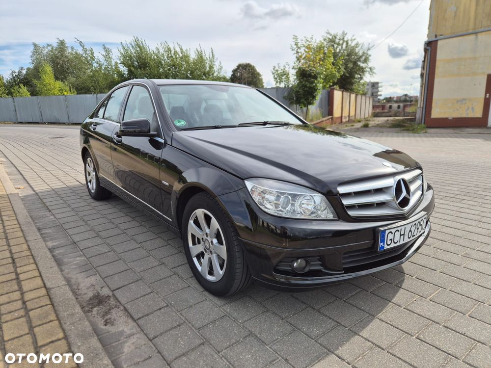 Mercedes-Benz Klasa C 180 CGI BlueEFFICIENCY Avantgarde - 3